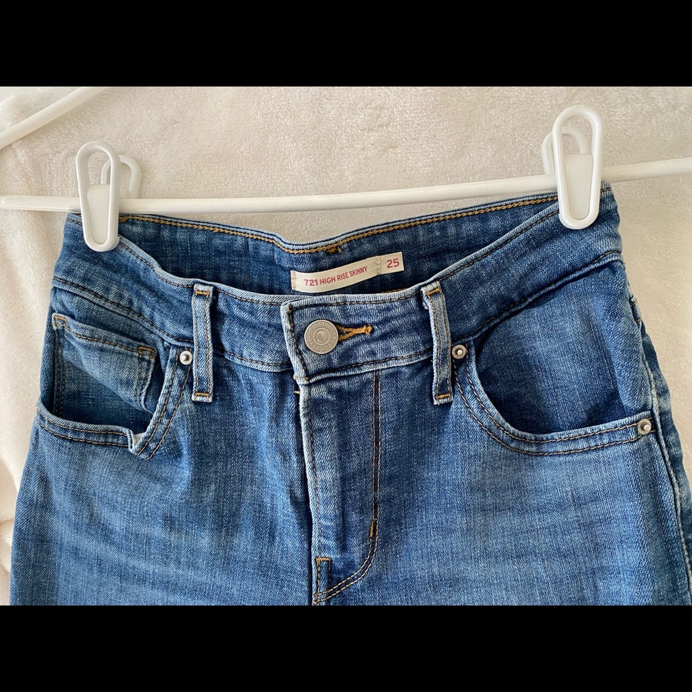 High rise skinny jeans, chic jeans, perfect for your body!